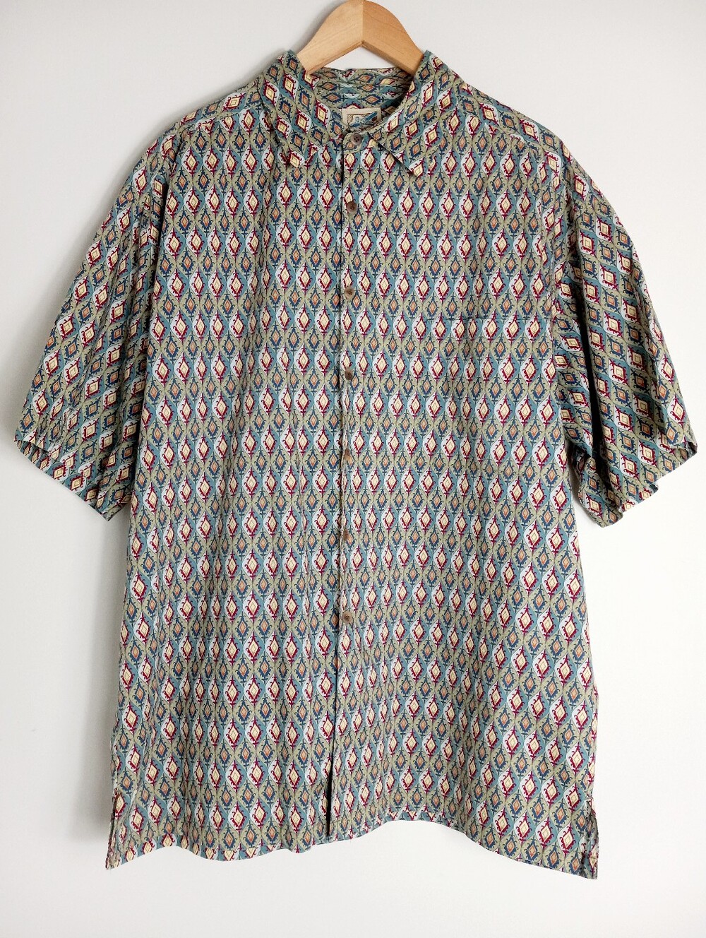 TRAVEL SMITH Short-Sleeve Geometric Print Shirt in Teal and Burgundy